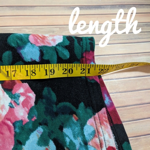 Divided Floral Rose Print Pullover - Picture 4 of 5